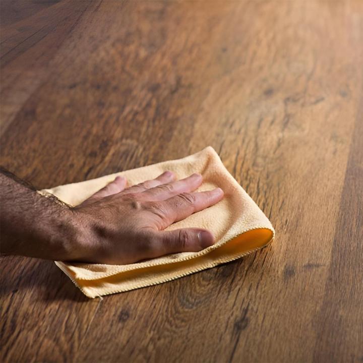 Nous garantissons un nettoyage approfondi de votre carrelage et parquet.